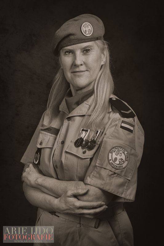 Foto vrouwelijke veteraan zwart wit